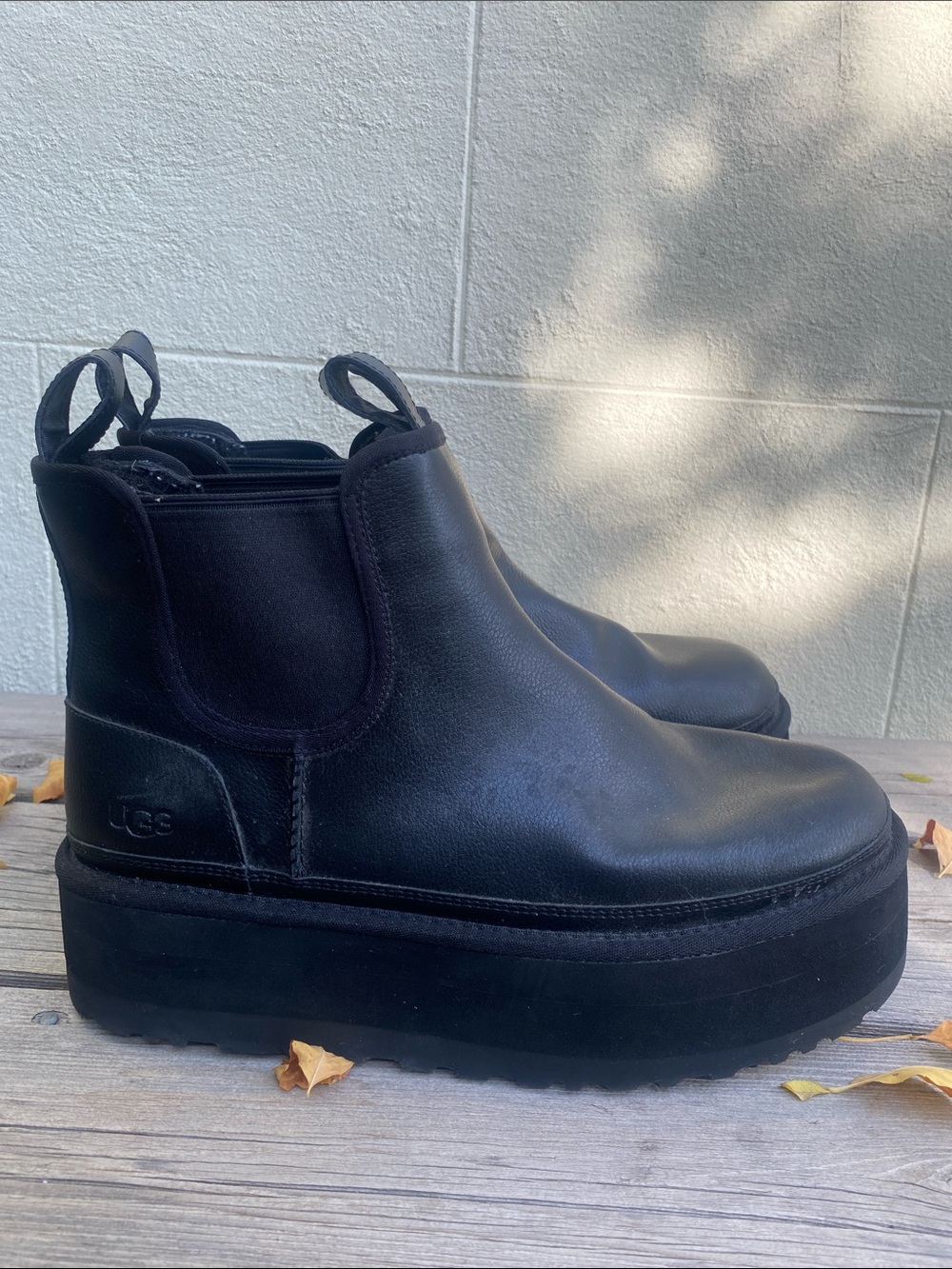 Ugg Neumel Platform Chelsea Boot Black Leather Size 11 # 1139510 EUC